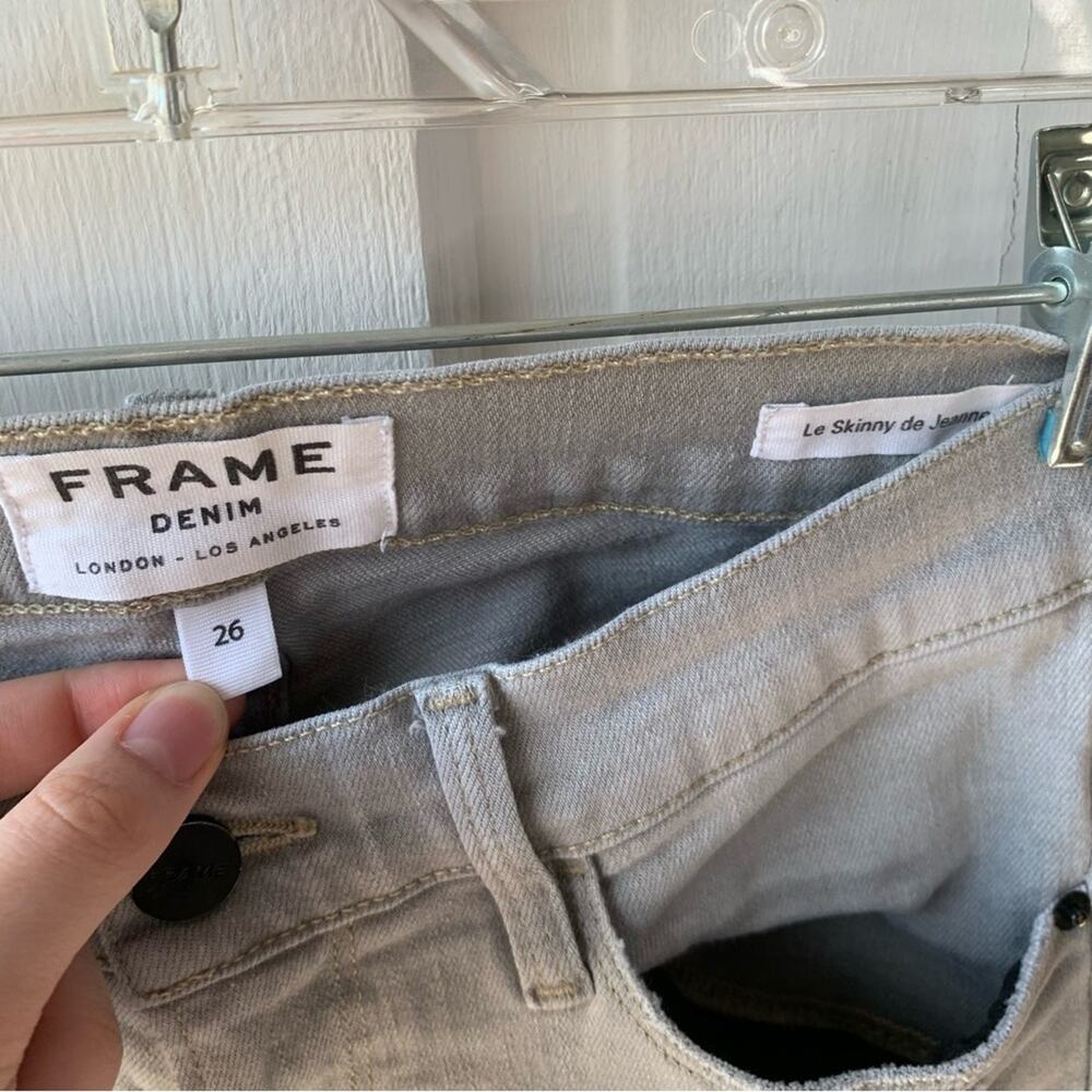 FRAME Denim Le Skinny De Jeanne Grey Distressed Jeans in Harding, Size 26 - Picture 4 of 7